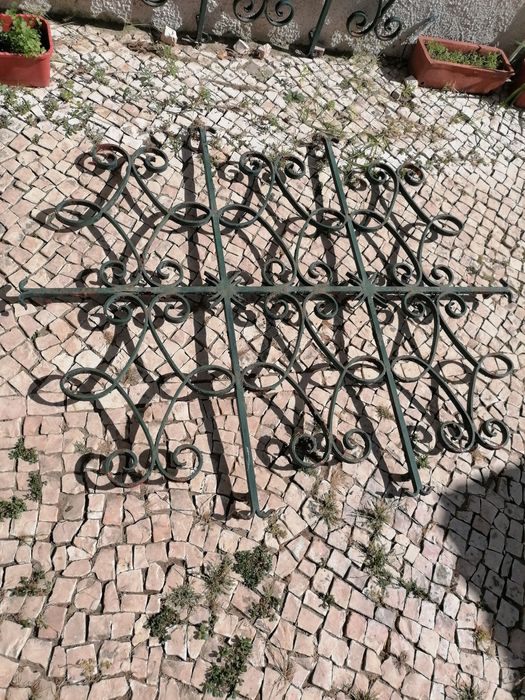 Grade ferro trabalhado para janela.