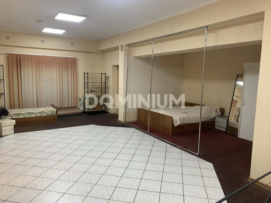 Комфортний будинок для життя і бізнесу у Виноградові