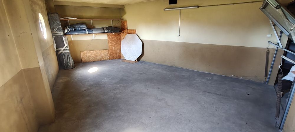 Alugo GARAGEM Espaçosa !