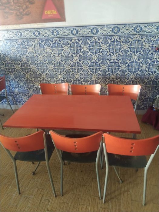 Mobília para café/restauração usada - mesas, cadeiras e bancos altos