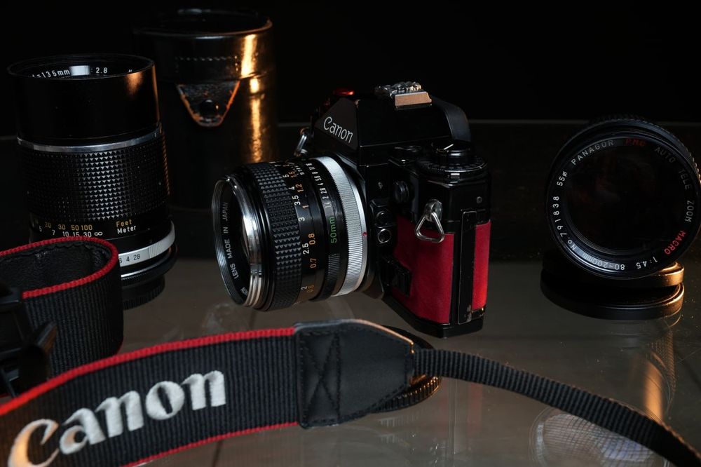 Плівковий фотоапарат Canon A-1