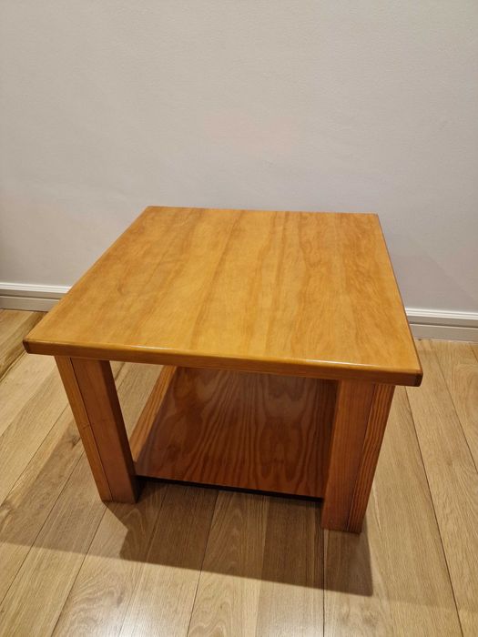 Mesa de Centro Quadrada em Madeira Maciça - Cor Mel - 60x60 cm