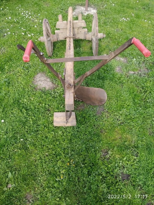 Продам плуг і теліжки