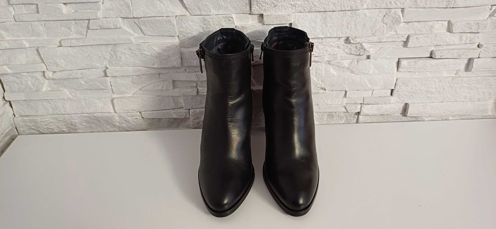 Botki Tommy Hilfiger roz.41 wkł.26 cm.