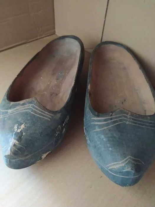 Sapatos Antigos de Madeira
