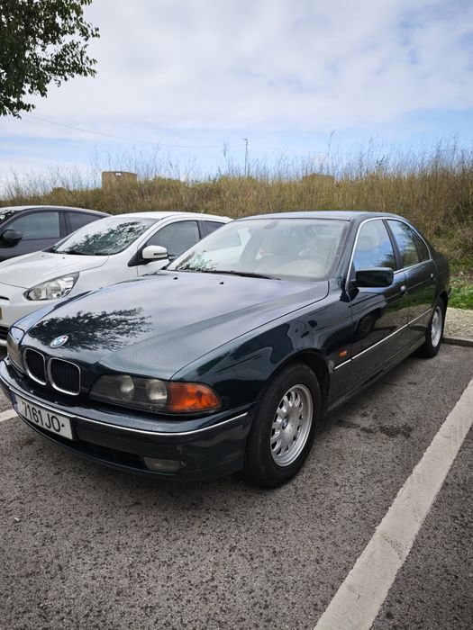BMW 528i caixa auto