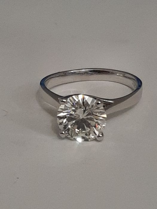 3.07 ct H/VS2 натуральный бриллиант сертификат.  Золотое кольцо.