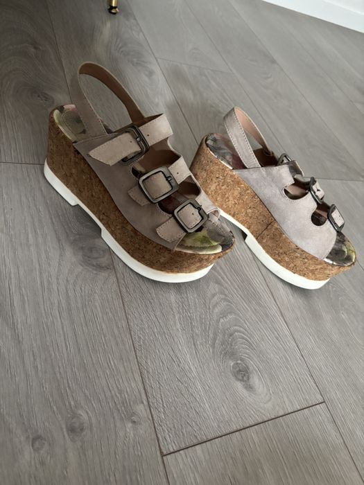 Sandalias com plataforma