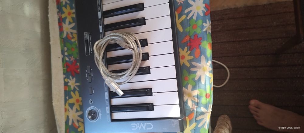 MIDI клавіатура CME M-Key