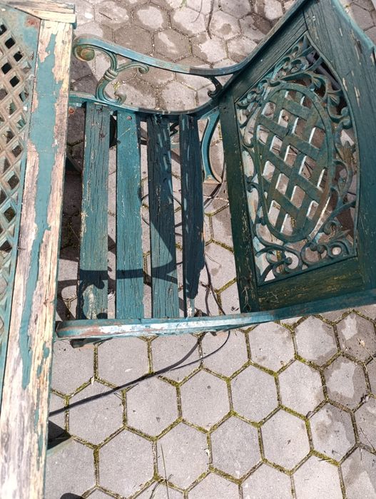 Mesa e bancos de jardim para restaurar