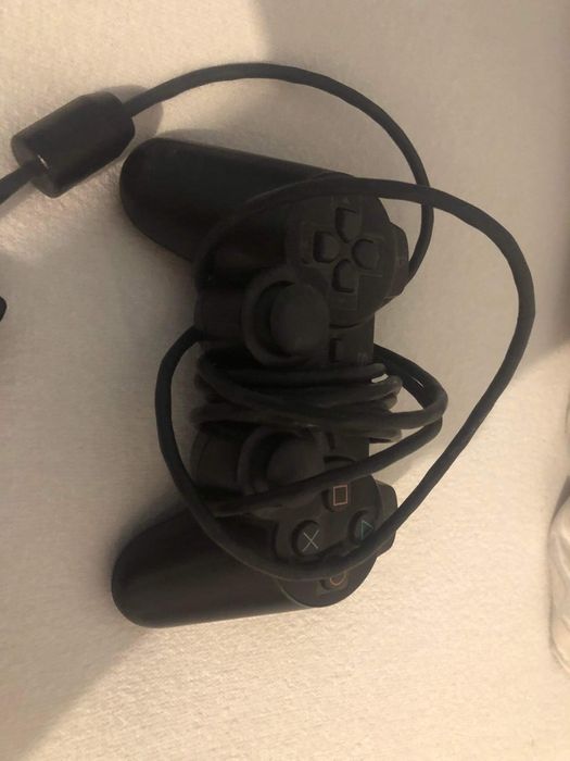 PLAYSTATION 2 sprawne w stanie jak na zdjęciu pad plus mikrofon i gra