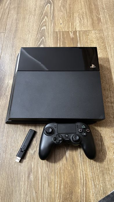 Konsola ps4 + pad i gra