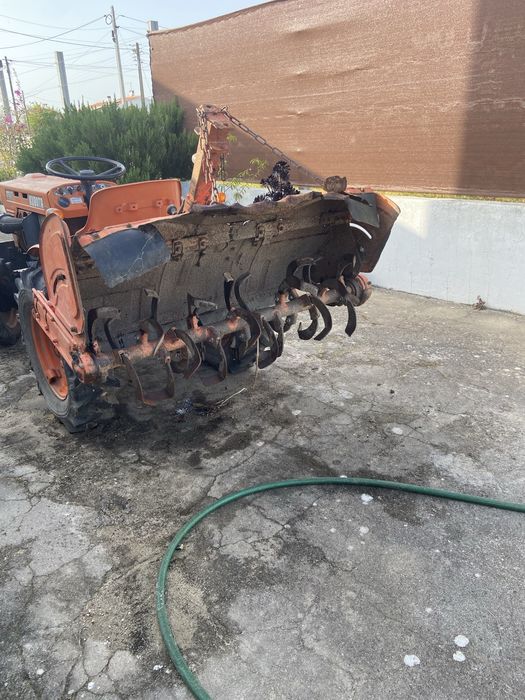 Trator  Kubota B7001