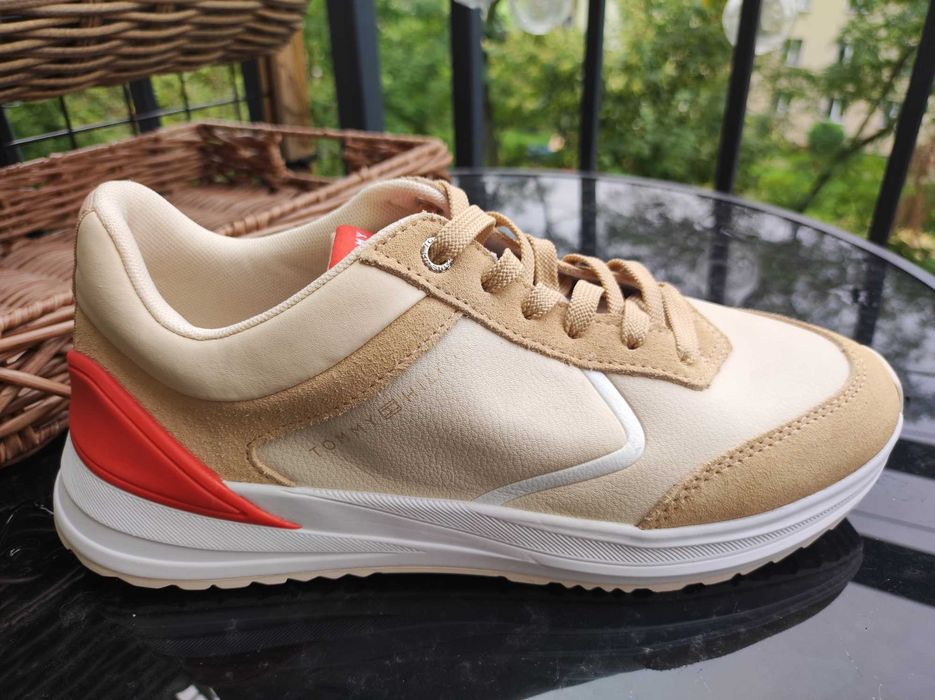 2- Tommy Hilfiger Runner With Heel Detail - Sneakersy r. 40