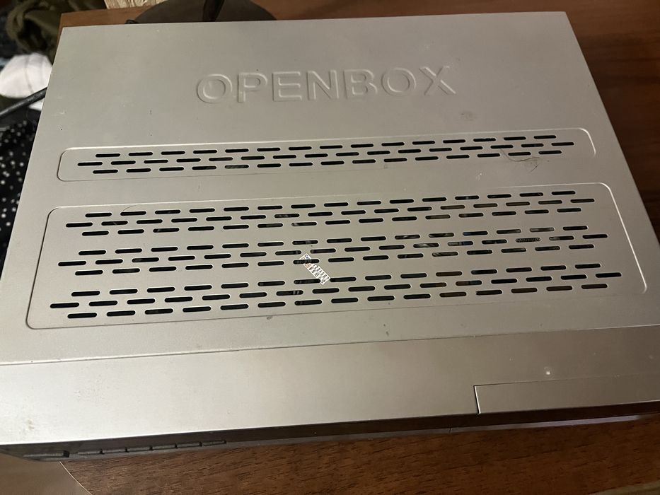 Супутниковий тюнер Openbox