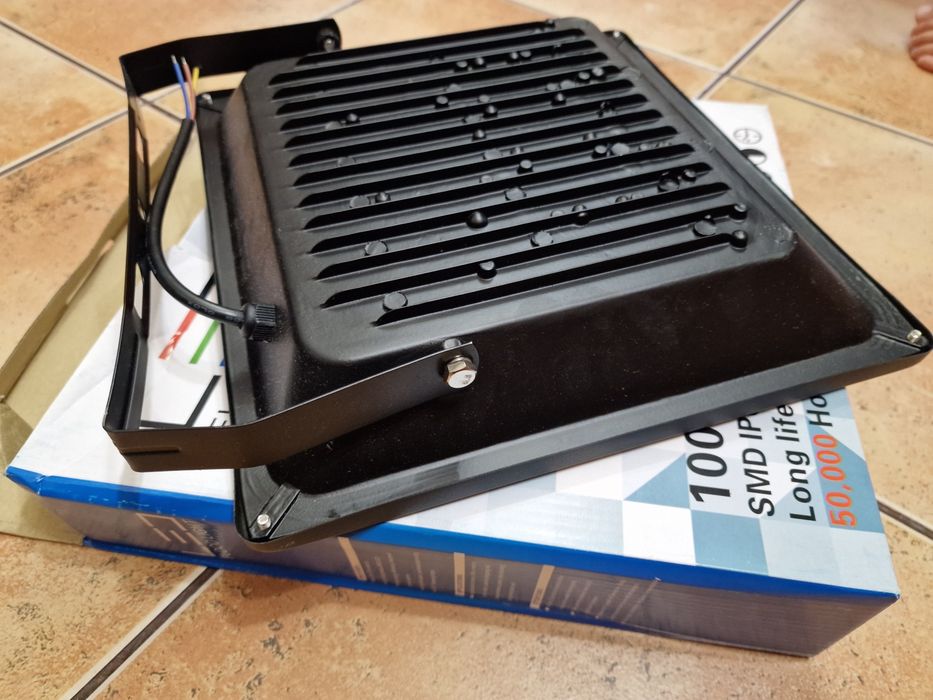 Halogen 100W LED zewnętrzny i wewnątrzny