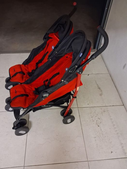 Carrinho de bebe de gêmeos