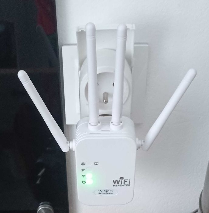 WIFI - extender / repeater Wzmacniacz sygnalu. 300 MBs 2.4 Ghz