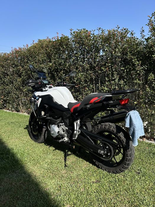 BMW F 750gs com extras