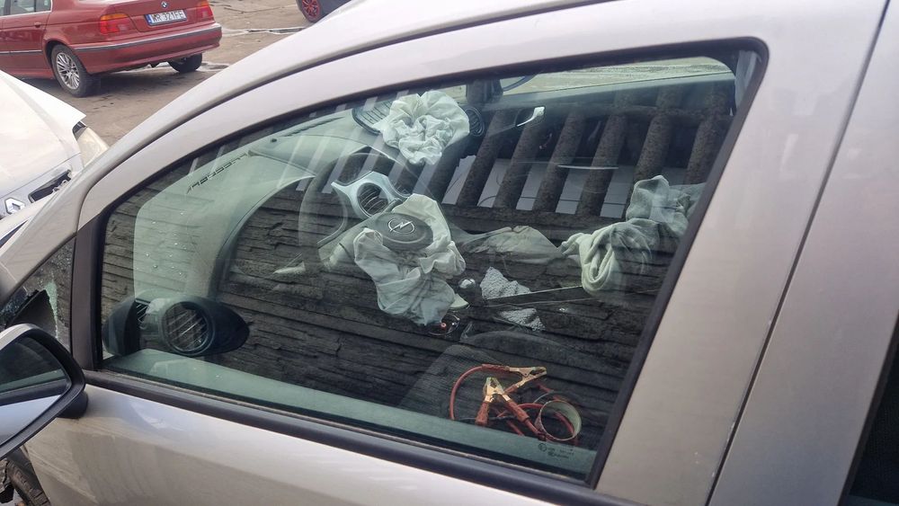 OPEL CORSA D SZYBA DRZWI LEWY PRZÓD