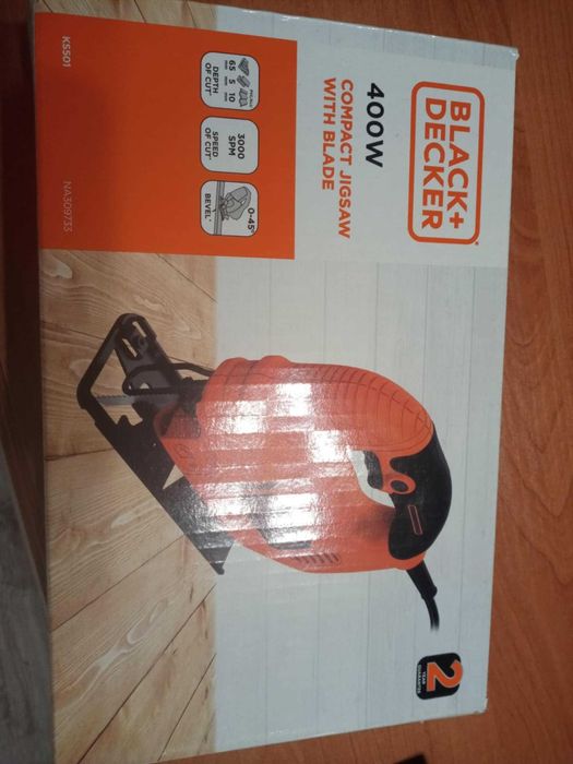 Wyrzynarka do drewna, moc 400 W plus dodatkowe noże