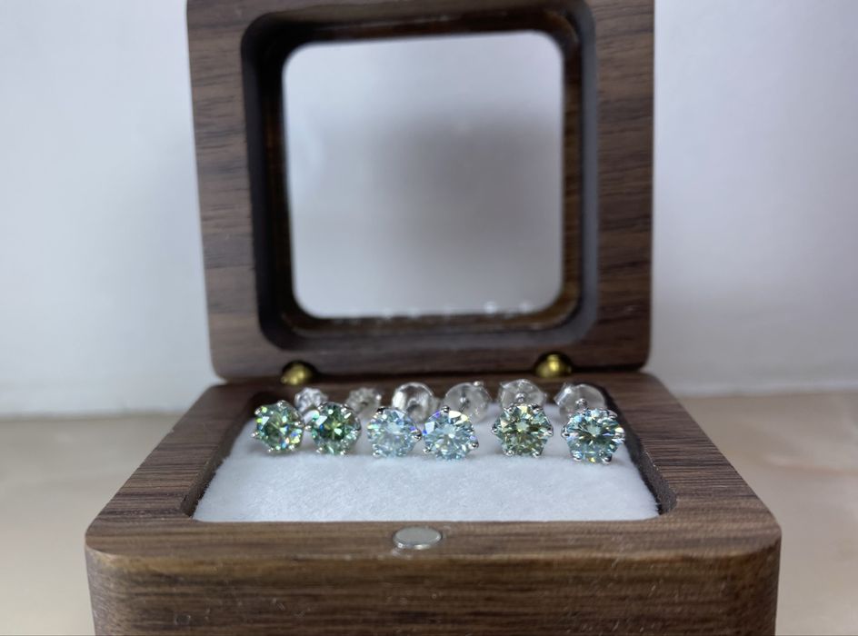 Розпродаж муасаніт конкурент діамантів 0.5 карат пусети муассанит