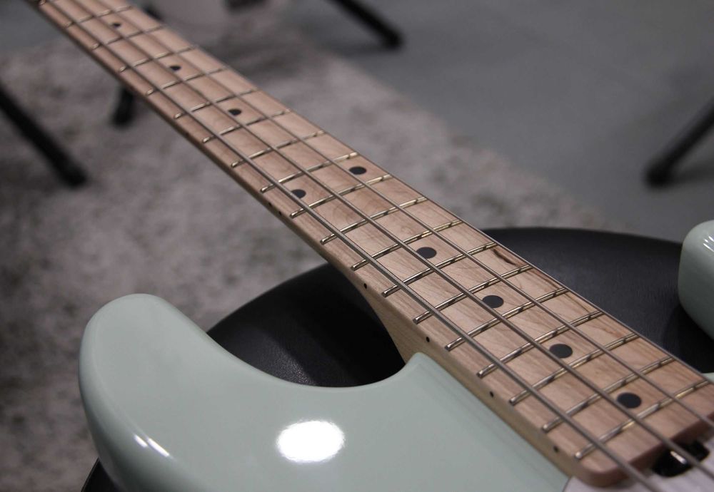 Gitara basowa Sterling by Music Man Ray 4 MG - nowa / mała wada kosmetyczna!