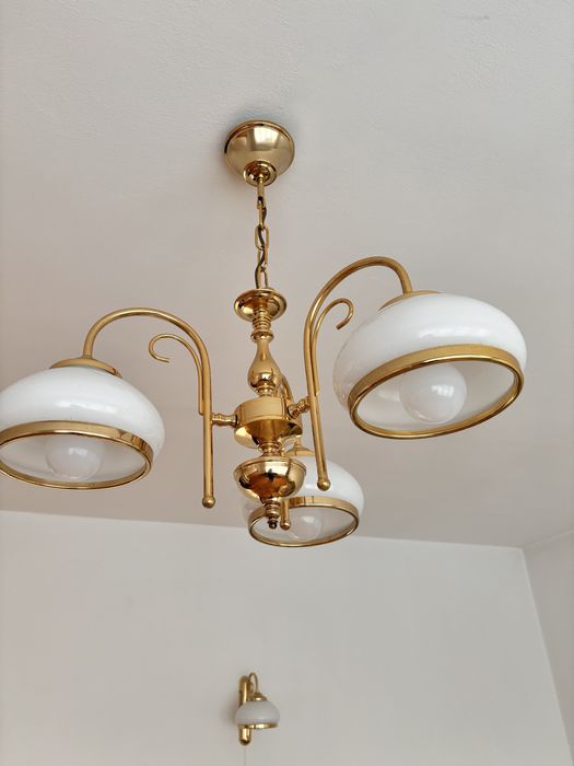 Stylowy żyradol w kolorze zlotym