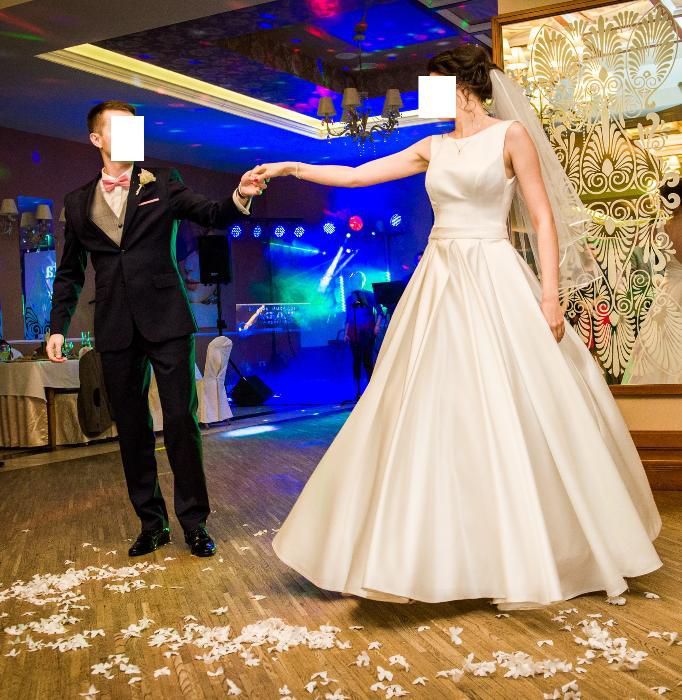 Klasyczna elegancka suknia ślubna