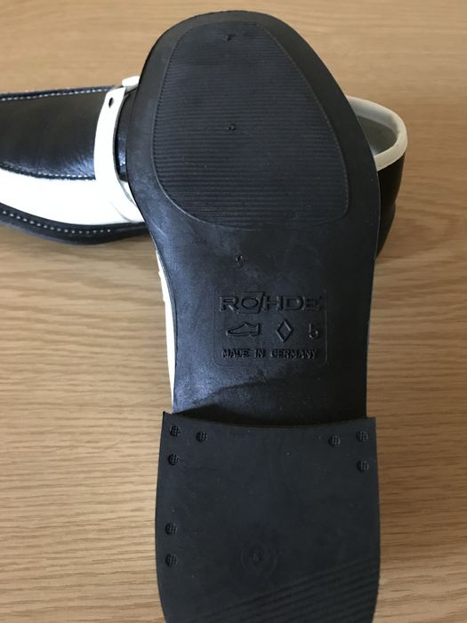 Шкіряні нові туфлі