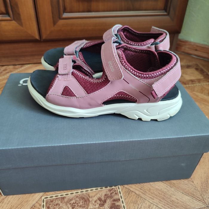 Ecco босоніжки р.35 на ніжку 22 см.