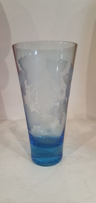 Stada szklanka zdobiona