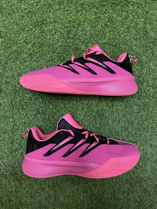 Баскетбольні, волейбольні кросівки adidas
