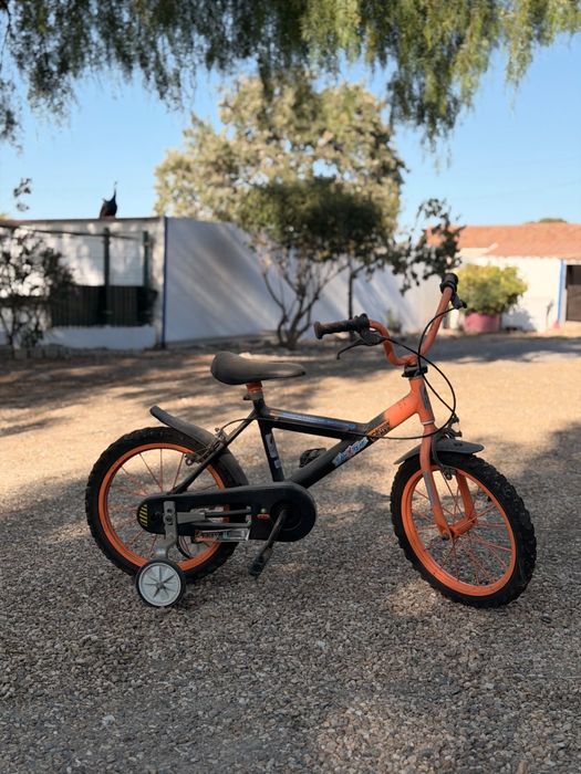 Bicicleta com rodas