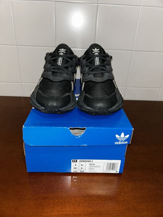 Adidas Ozweego J pretos e cinzento