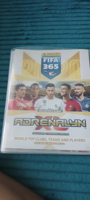 Album z kartami piłkarskimi