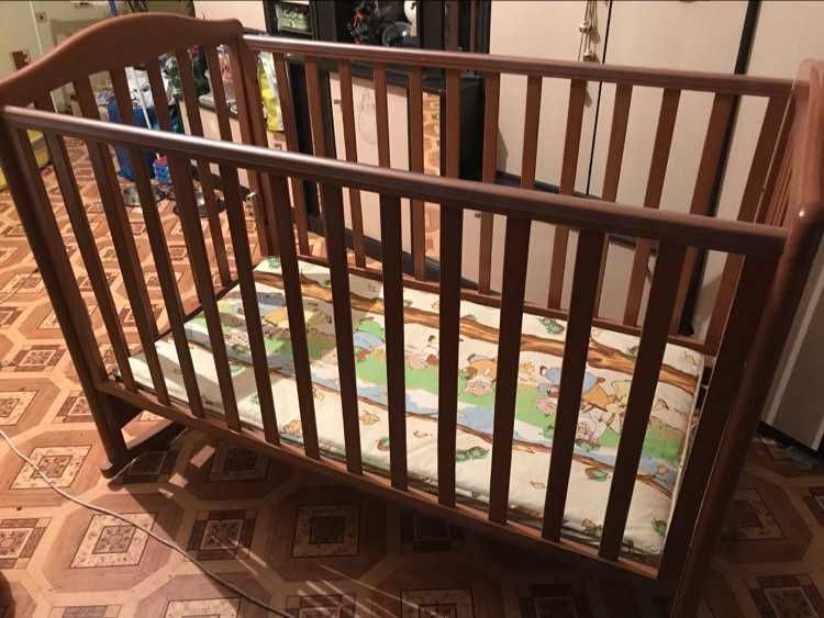 продам дитяче ліжечко та візочок в гарному стані