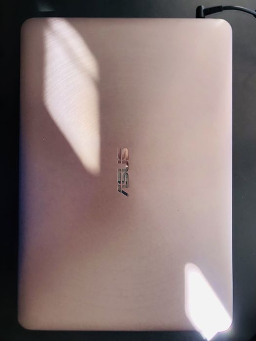 Portátil ASUS 15,6” 4K