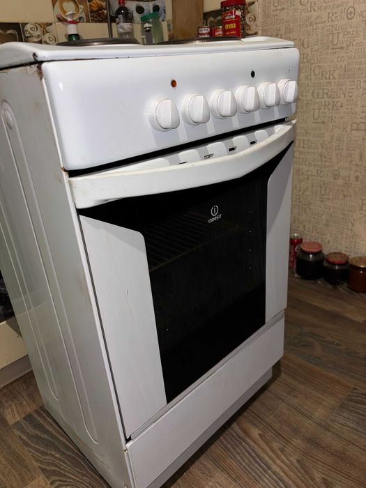 Электрическая плита Indesit .