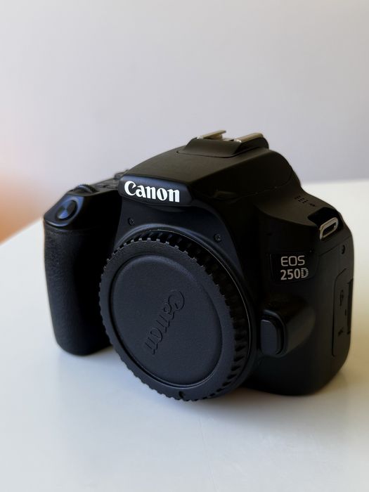 Canon 250D + Canon EFS 50mm 1.8 + Canon EFS 18-55 IS + filtros