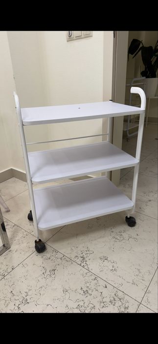 Wózek kosmetyczny, wózek na kołkach