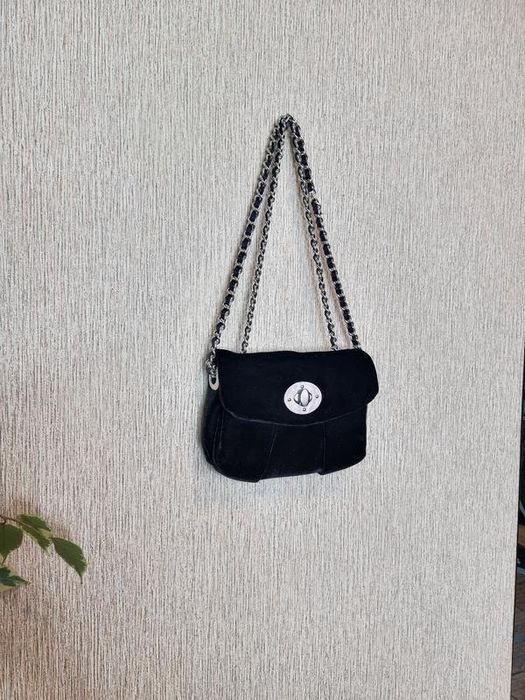 Красива велюрова сумочка на ланцюжку Avant Premiere