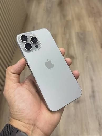 IPhone 16 Pro Max - 256GB / Como Novo