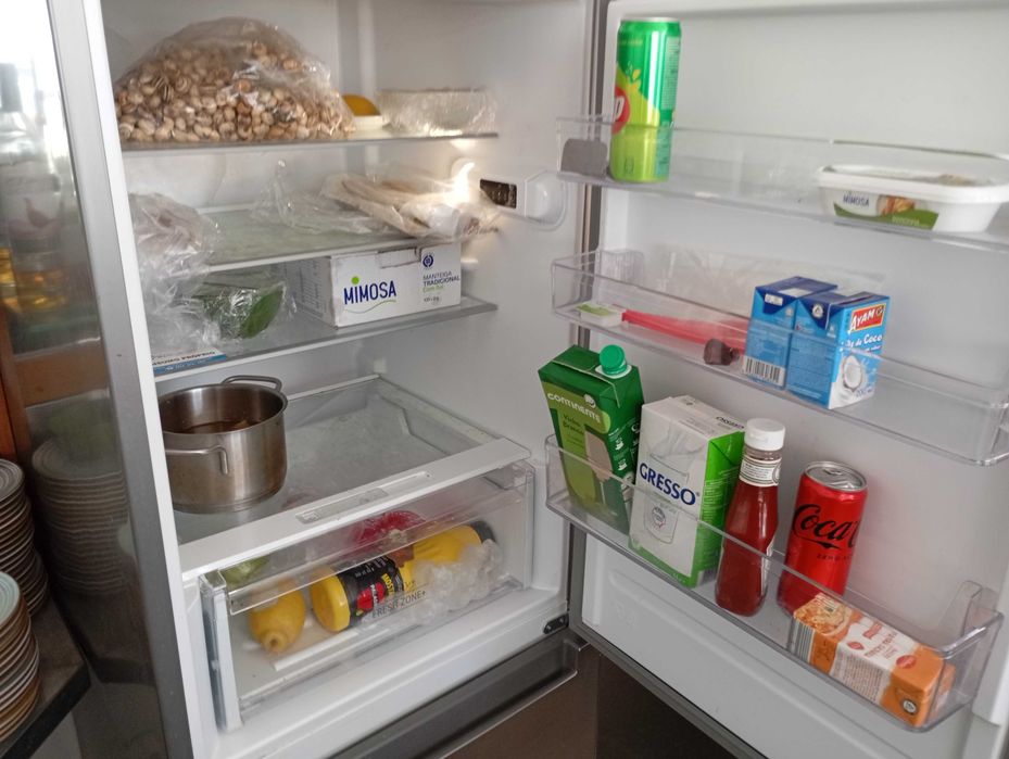 Frigorífico Bauknecth usado em perfeito estado.