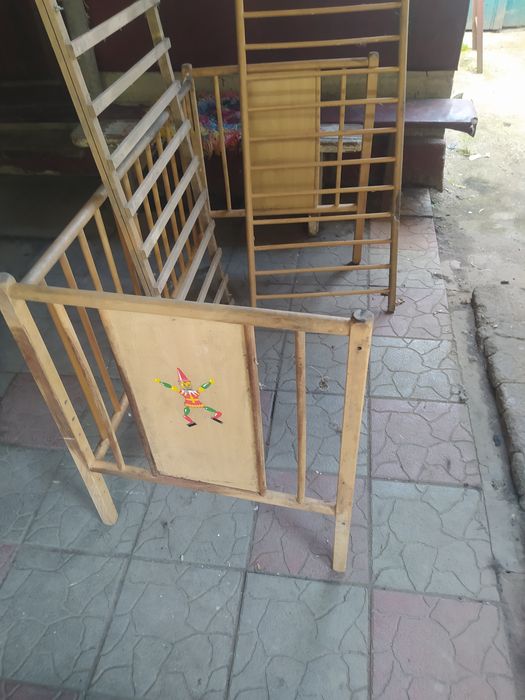 Продам 2 манежа старые