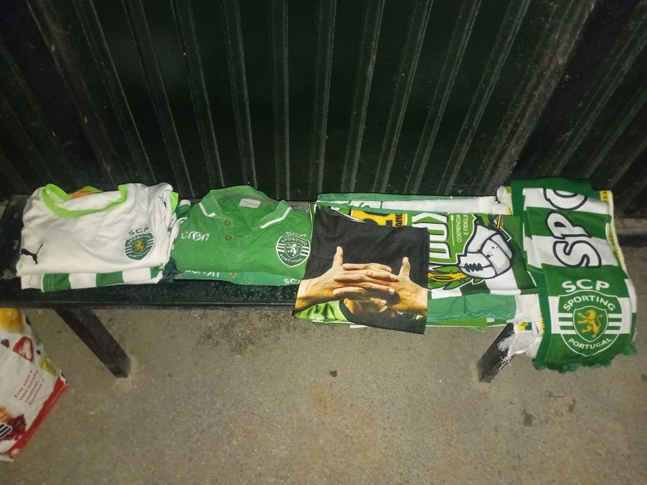 Cachecol e camisolas do Sporting