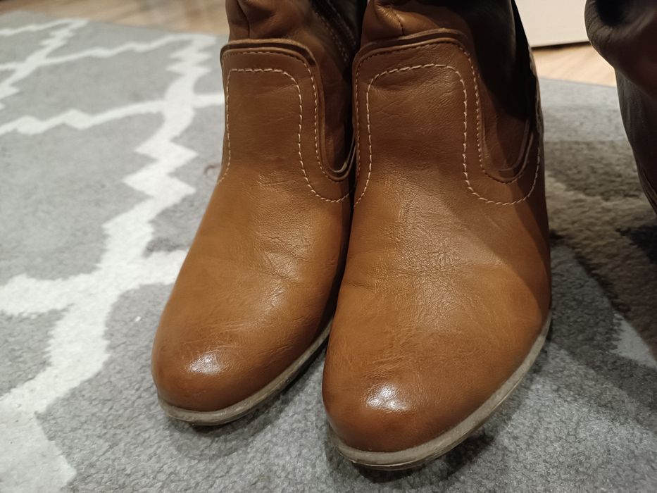 Kozaki na obcasie Clara Barson 38