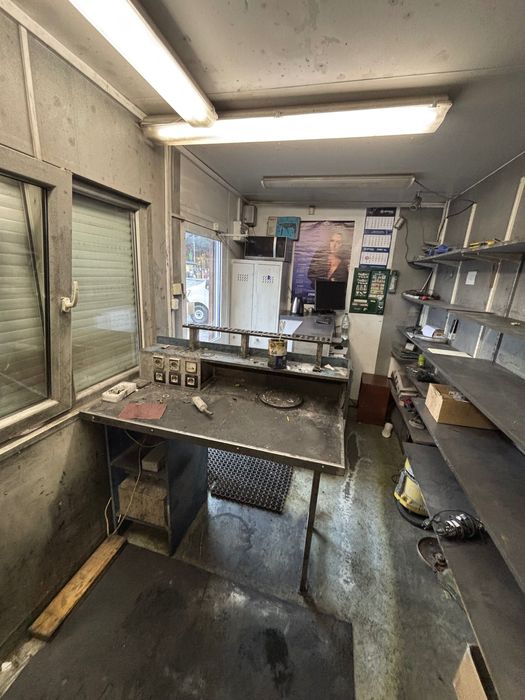 Kontener warsztatowy 6,2 m z klimatyzacją i alarmem, wyposażony