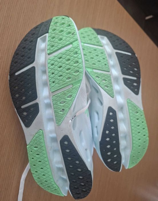 Tenis de corrida on cloudsurfer max