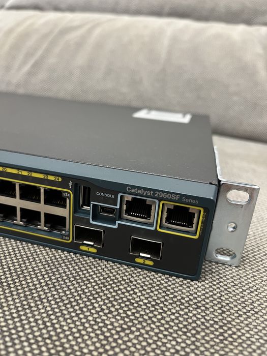 Switch Cisco 2960SF - 24x PoE + 2x SFP
